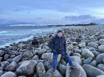 Териберка. Каменный пляж, также имеющий название "Яйца динозавра/дракона". Выглядит шикарно. К сожалению, зимой удалённые от моря камни заносит снегом. А за спиной Баренцево море, "вестибюль" Северного Ледовитого океана...